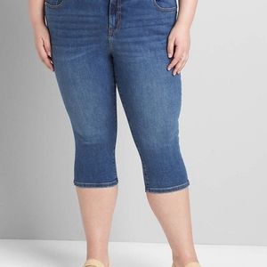 Lane Bryant Pedal Fit Slimming Structured Compression Denim Capri Jeans size 26